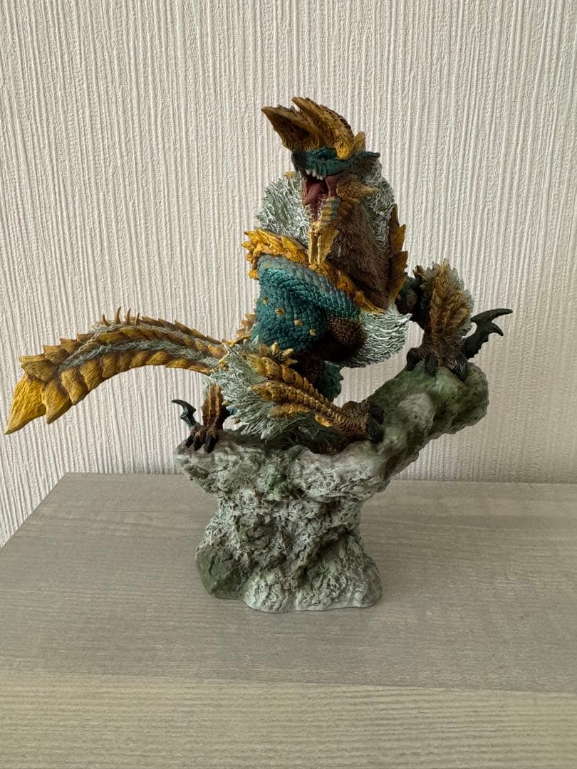 モンスターハンター　ジンオウガ　クリエイターズモデル　フィギュア