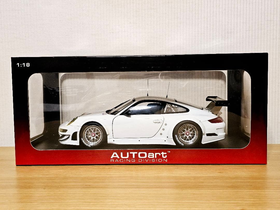 オートアート1/18ポルシェ911(997) GT3RSR 2010